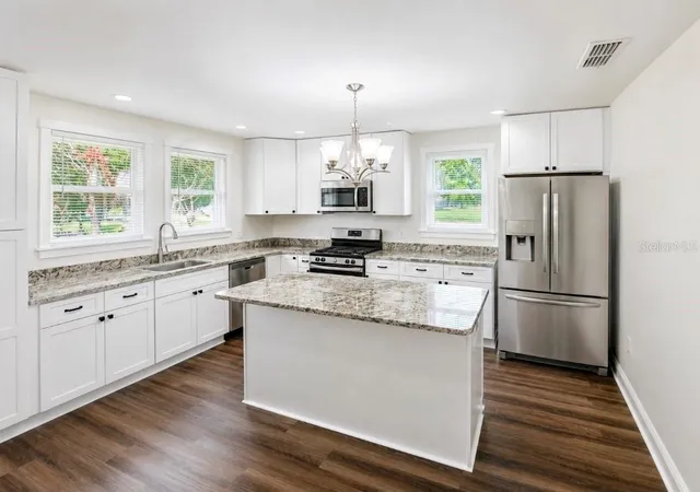 Photo 4 of Single family home for sale at 695 Lyle Pkwy, Bartow, FL 33830 | MLS# B4902300 | Listing updated on 2026-08-21