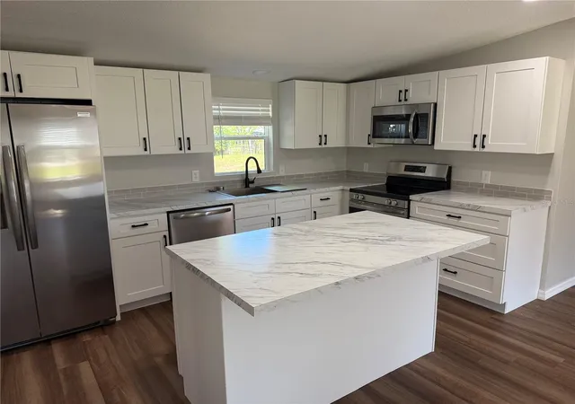 Photo 3 of Manufactured home for sale at 6428 Fernwood Dr, Lakeland, FL 33810 | MLS# B4902301 | Listing updated on 2026-09-01