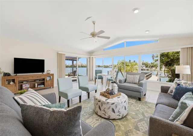 4th image of 3666 Belle Vista Dr E, St Pete Beach, FL 33706 | MLS# TB8523640