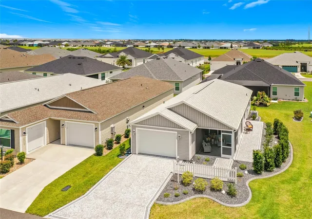Photo 3 of House for sale at 1758 Yvonia Ct, The Villages, FL 34762 | MLS# O6420293 | Listing updated on 2026-08-17