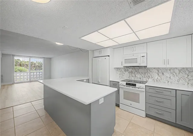 2nd image of 9 Forbes Pl #108, Dunedin, FL 34698 | MLS# TB8523659