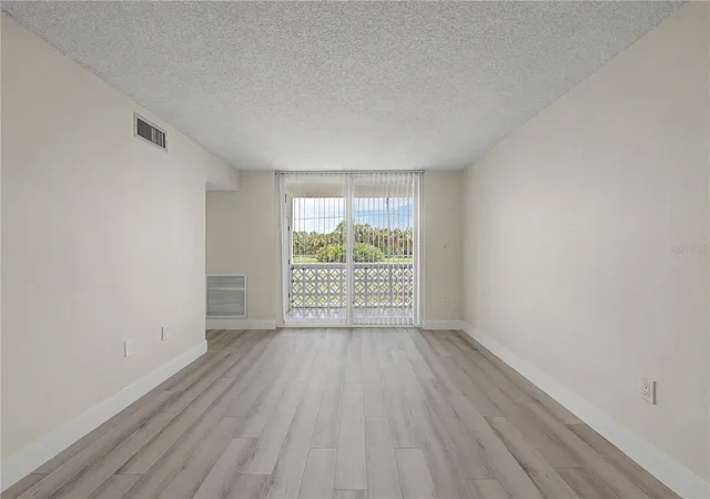 5th image of 9 Forbes Pl, Dunedin, FL 34698