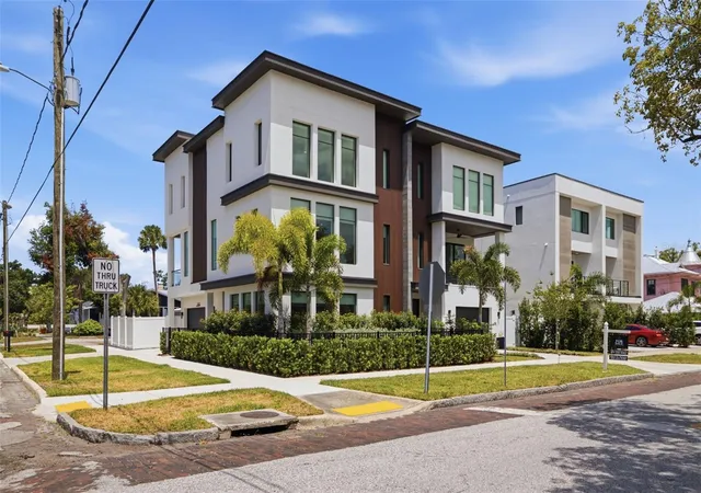 Photo 1 of Townhouse for sale at 2502 N Highland Ave #1, Tampa, FL 33602 | MLS# TB8523660 | Listing updated on 2026-08-14