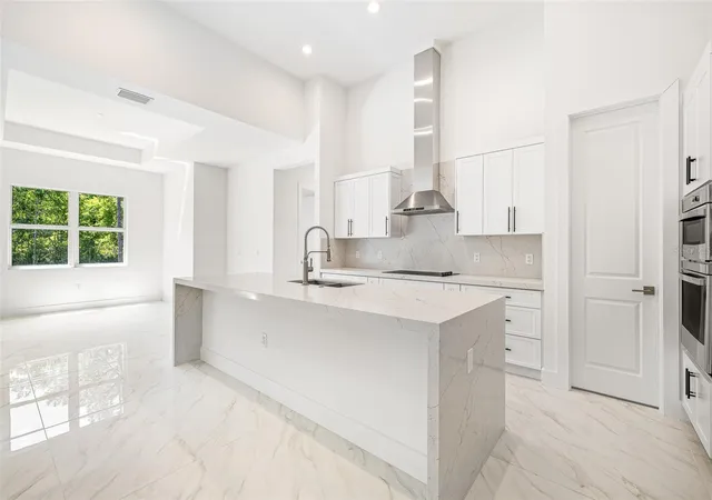 Photo 3 of Single family home for sale at 4531 Yorkshire Ln, Kissimmee, FL 34758 | MLS# O6420313 | Listing updated on 2026-08-11