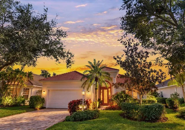 Photo 1 of Single family home for sale at 6943 Lennox Pl, University Park, FL 34201 | MLS# A4698243 | Listing updated on 2026-10-29