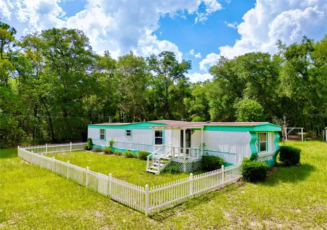 Photo 3 of Manufactured home for sale at 8232 Swan Lake Rd, Melrose, FL 32666 | MLS# GC541501 | Listing updated on 2026-09-25
