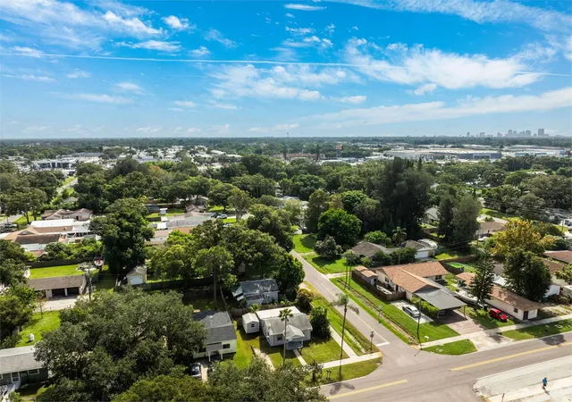 Listing Photo 2 - Condo for sale in building located at 5101 37th St N, Saint Petersburg, FL 33714 - Unit #