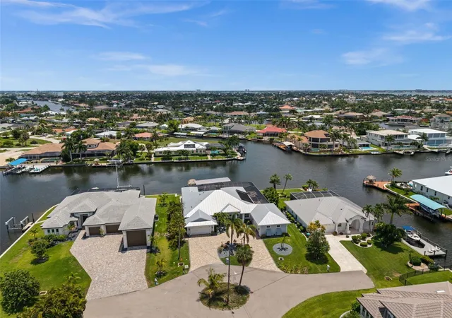 2nd image of 105 Sw 52nd St, Cape Coral, FL 33914 | MLS# C7527789
