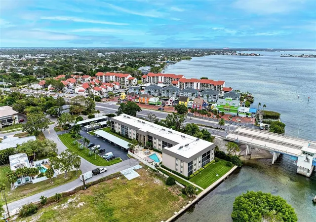 Photo 2 of Condo for sale at 6470 Hollywood Blvd #307, Sarasota, FL 34231 | MLS# A4698253 | Listing updated on 2026-08-30