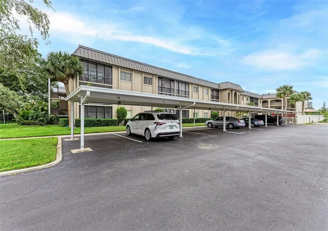 Photo 3 of Condo for sale at 6470 Hollywood Blvd #307, Sarasota, FL 34231 | MLS# A4698253 | Listing updated on 2026-08-30