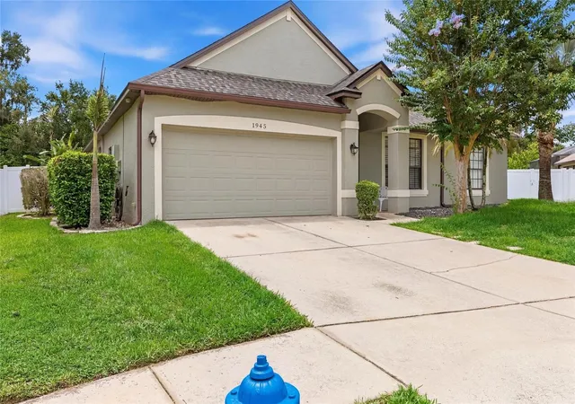 3rd image of 1945 Abbey Ridge Dr, Dover, FL 33527 | MLS# TB8523698