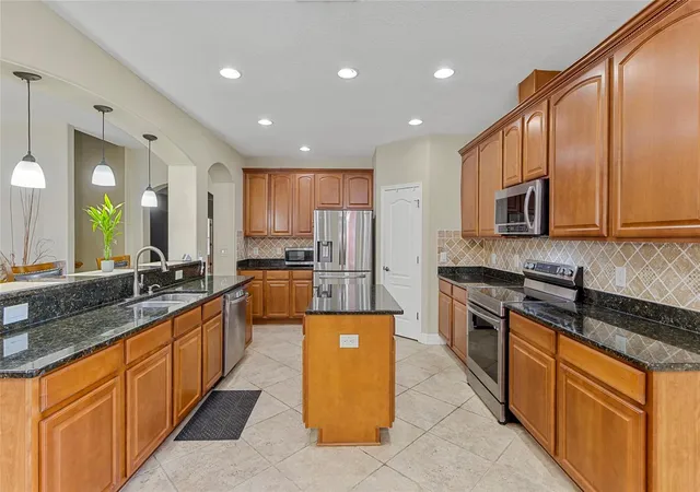 4th image of 1945 Abbey Ridge Dr, Dover, FL 33527 | MLS# TB8523698