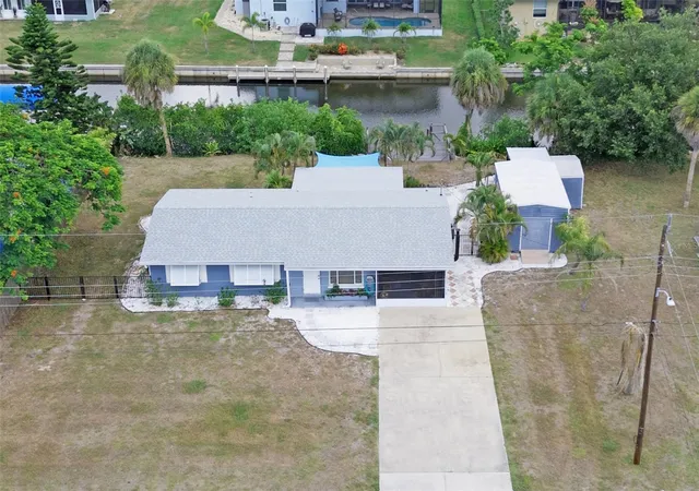 Homes for sale in Englewood, FL | 832 E 4th St, Englewood, FL 34223 | MLS# D6147921