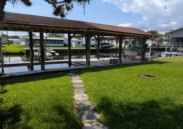 Photo 2 of Manufactured home for sale at 154 Moonlite Dr, Welaka, FL 32193 | MLS# V4949895 | Listing updated on 2026-08-19
