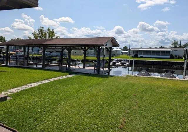 Photo 4 of Manufactured home for sale at 154 Moonlite Dr, Welaka, FL 32193 | MLS# V4949895 | Listing updated on 2026-08-19