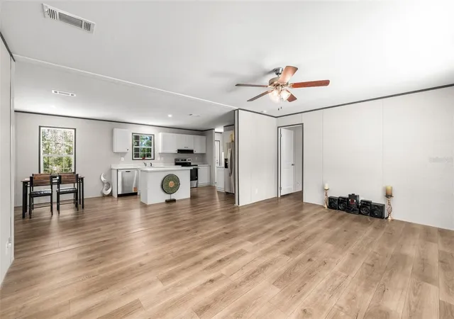 5th image of 419 Lily Trl, Interlachen, FL 32148 | MLS# GC541505