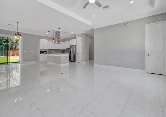 Photo 4 of Single family home for sale at 319 Water Shore Dr, Leesburg, FL 34748 | MLS# G5114341 | Listing updated on 2026-10-01