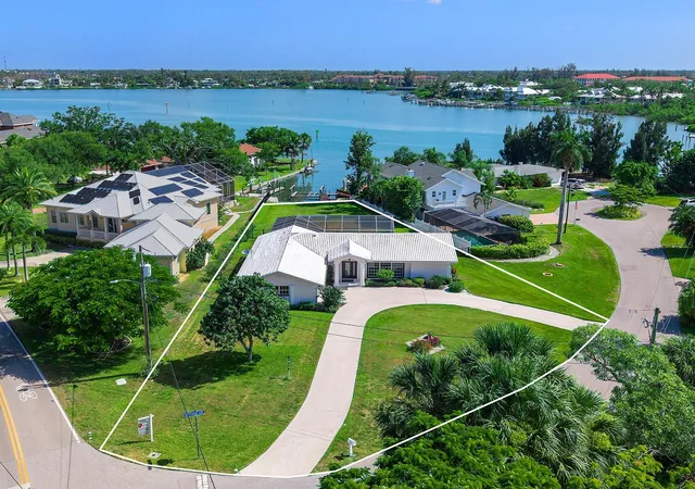 1st image of 396 Bayshore Dr, Venice, FL 34285 | MLS# N6144838