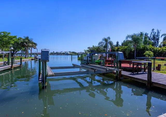 Photo 1 of Single family home for sale at 396 Bayshore Dr, Venice, FL 34285 | MLS# N6144838 | Listing updated on 2026-10-22