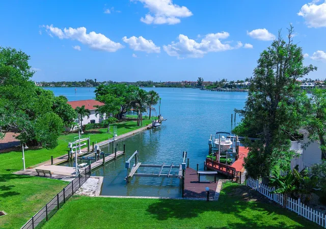 Photo 1 of Single family home for sale at 396 Bayshore Dr, Venice, FL 34285 | MLS# N6144838 | Listing updated on 2026-08-30