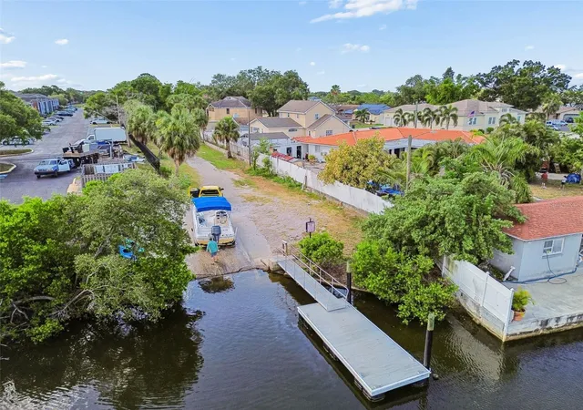 Homes for sale in Tampa, FL | 10735 Se Drummond Rd, Tampa, FL 33615 | MLS# TB8523764