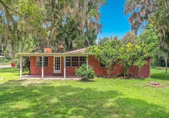 Homes for sale in Lake Panasoffkee, FL | 1880 Cr 422, Lake Panasoffkee, FL 33538 | MLS# D6147923
