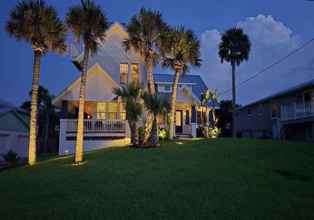 Photo 2 of Single family home for sale at 315 Due E St, New Smyrna Beach, FL 32169 | MLS# NS1088594 | Listing updated on 2026-09-02