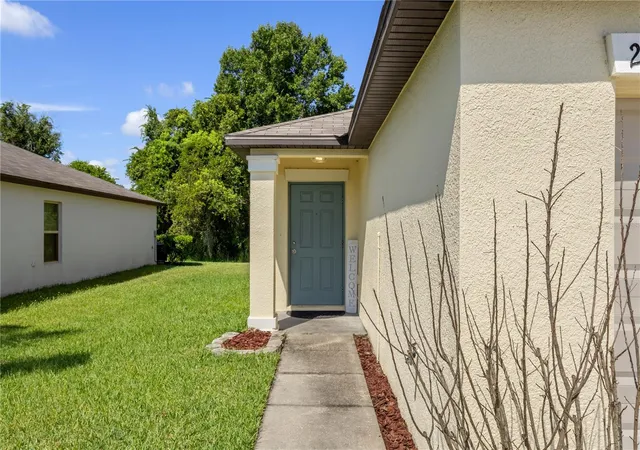 Photo 3 of Single family home for sale at 2987 Moulden Holw Dr, Zephyrhills, FL 33540 | MLS# TB8523795 | Listing updated on 2026-08-23