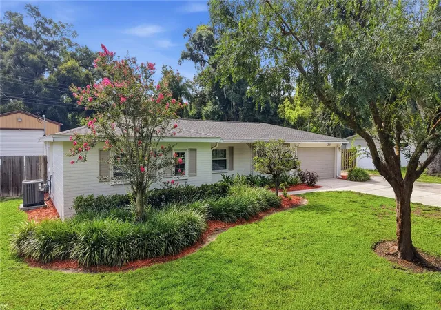 3rd image of 2103 Ramblewood Ln, Brandon, FL 33510 | MLS# L4963107