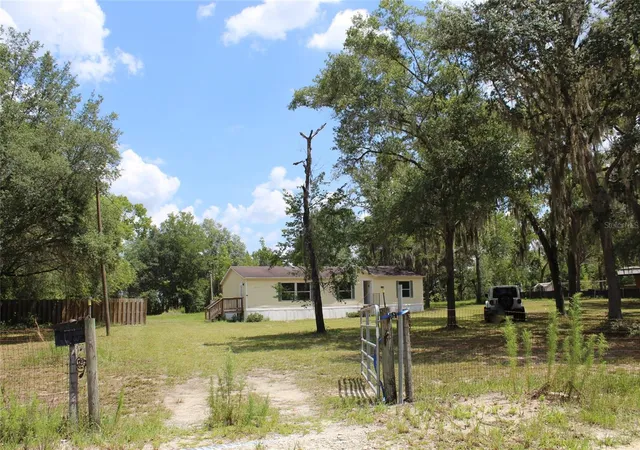 3rd image of 112 Juniper Dr, Hawthorne, FL 32640 | MLS# OM727494