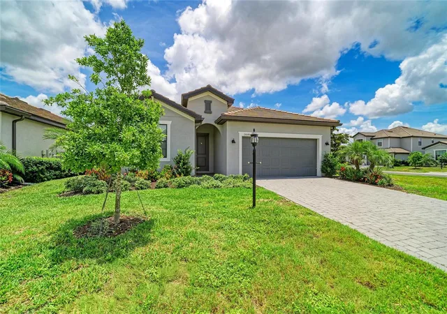 Photo 3 of Single family home for sale at 15045 Serene Shrs Loop, Bradenton, FL 34211 | MLS# A4698279 | Listing updated on 2026-09-20