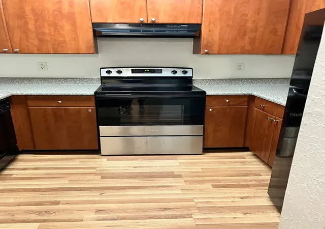 5th image of 304 E S St, Orlando, FL 32801