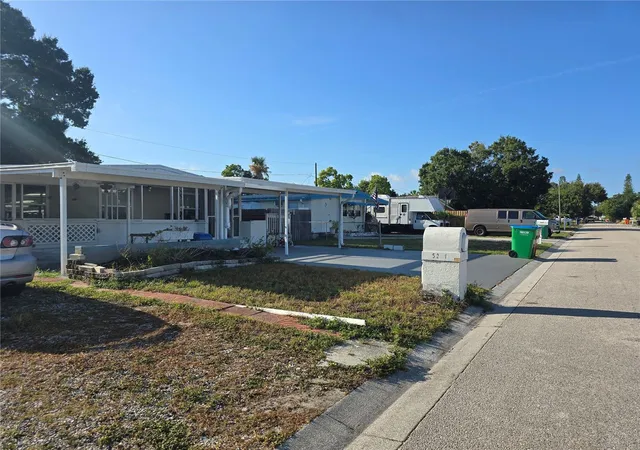 3rd image of 5271 77Th St N, St Petersburg, FL 33709 | MLS# TB8523814