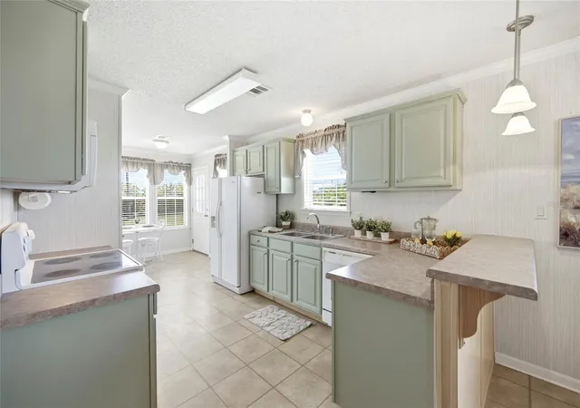 Photo 2 of Manufactured home for sale at 2 Holland Dr #39E, Punta Gorda, FL 33950 | MLS# C7527800 | Listing updated on 2026-07-10