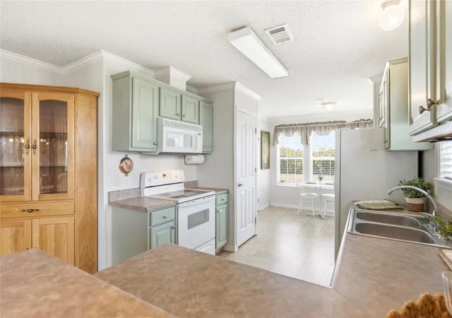 Photo 4 of Manufactured home for sale at 2 Holland Dr #39E, Punta Gorda, FL 33950 | MLS# C7527800 | Listing updated on 2026-07-10