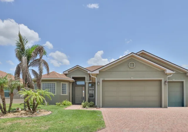 2nd image of 1061 Sawgrass Dr, Winter Haven, FL 33884 | MLS# L4963110