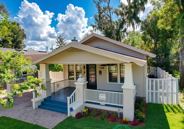 Photo 3 of Single family home for sale at 806 Johnson Ave, Lakeland, FL 33801 | MLS# A4698291 | Listing updated on 2026-08-19