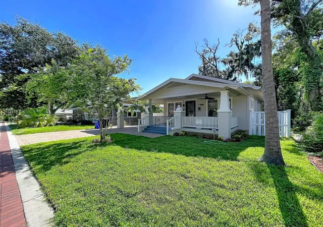 Photo 3 of Single family home for sale at 806 Johnson Ave, Lakeland, FL 33801 | MLS# A4698291 | Listing updated on 2026-08-19