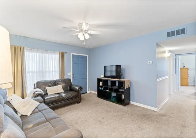 3rd image of 3014 Venice Wy, Lakeland, FL 33803 | MLS# L4963112