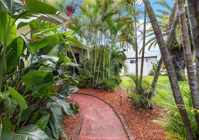 4th image of 1070 Mccarty St, Dunedin, FL 34698 | MLS# TB8523853