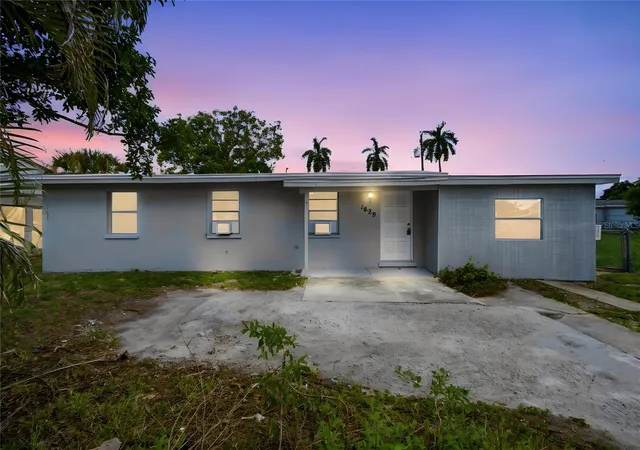 Homes for sale in Fort Myers, FL | 1629 Pawnee St, Fort Myers, FL 33916 | MLS# O6420454