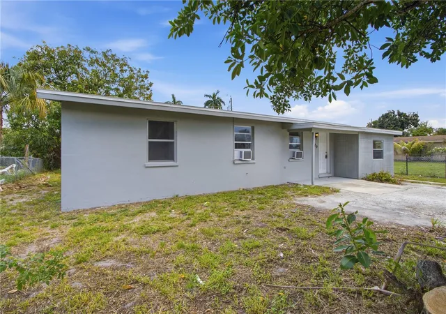 Homes for sale in Fort Myers, FL | 1629 Pawnee St, Fort Myers, FL 33916 | MLS# O6420454