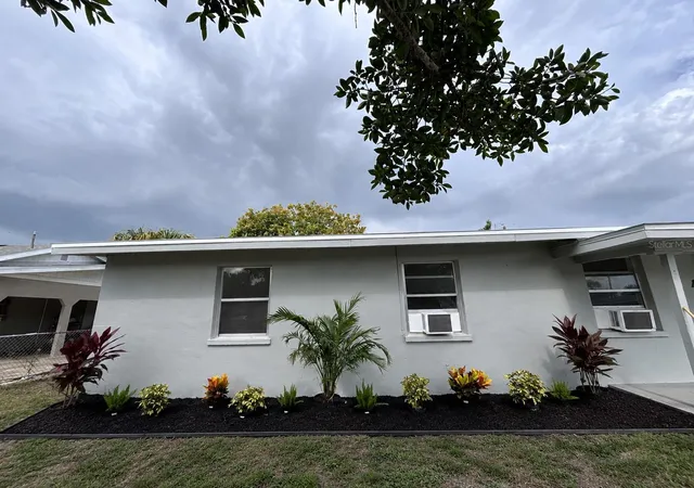 Homes for sale in Fort Myers, FL | 1629 Pawnee St, Fort Myers, FL 33916 | MLS# O6420454
