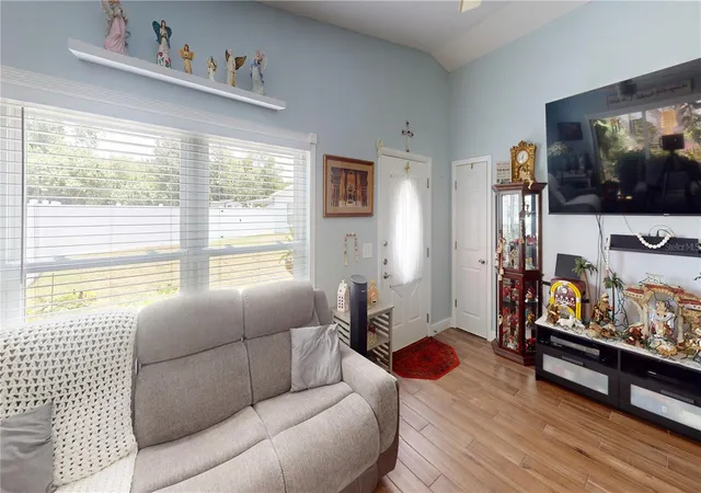4th image of 1215 Coolmont Dr, Brandon, FL 33511 | MLS# TB8523878