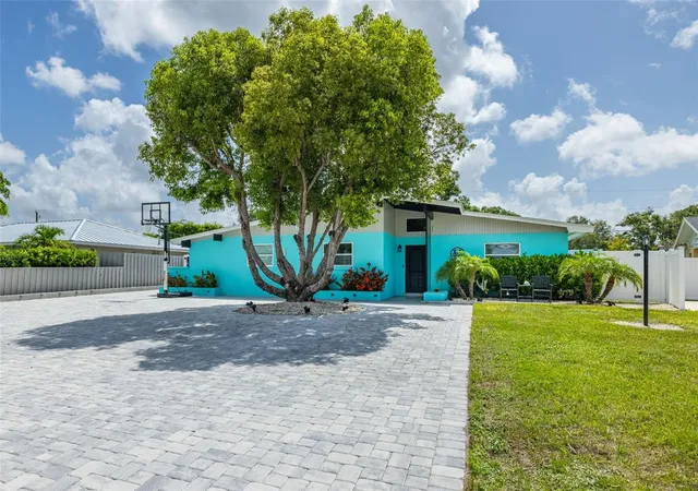Photo 1 of Single family home for sale at 3407 29th Street W, Bradenton, FL 34205 | MLS# A4698306 | Listing updated on 2026-06-27