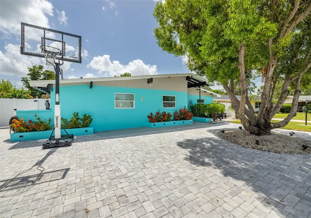Photo 3 of Single family home for sale at 3407 29th Street W, Bradenton, FL 34205 | MLS# A4698306 | Listing updated on 2026-06-27