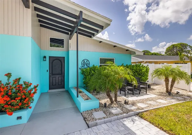 Photo 3 of Single family home for sale at 3407 29th Street W, Bradenton, FL 34205 | MLS# A4698306 | Listing updated on 2026-06-27