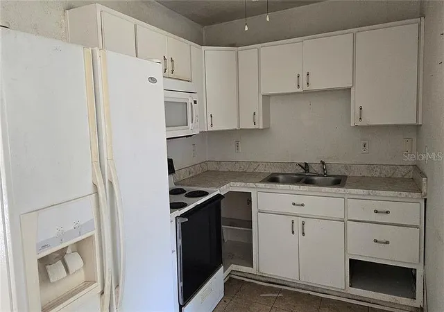 Photo 3 of Single family home for sale at 6404 Sw 9th Avenue, Ocala, FL 34471 | MLS# OM727509 | Listing updated on 2026-09-19