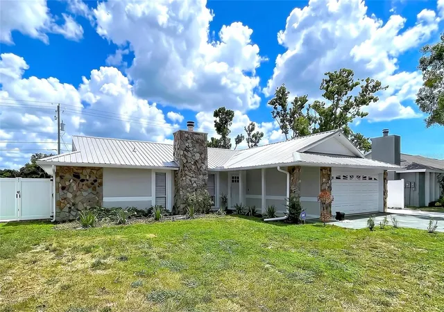 Photo 2 of Single family home for sale at 5520 Fulmar Dr, Tampa, FL 33625 | MLS# TB8523899 | Listing updated on 2026-09-24