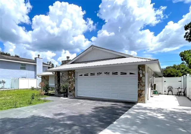 Photo 3 of Single family home for sale at 5520 Fulmar Dr, Tampa, FL 33625 | MLS# TB8523899 | Listing updated on 2026-09-24